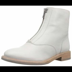 FRYE Kelly Front Zip Bootie
